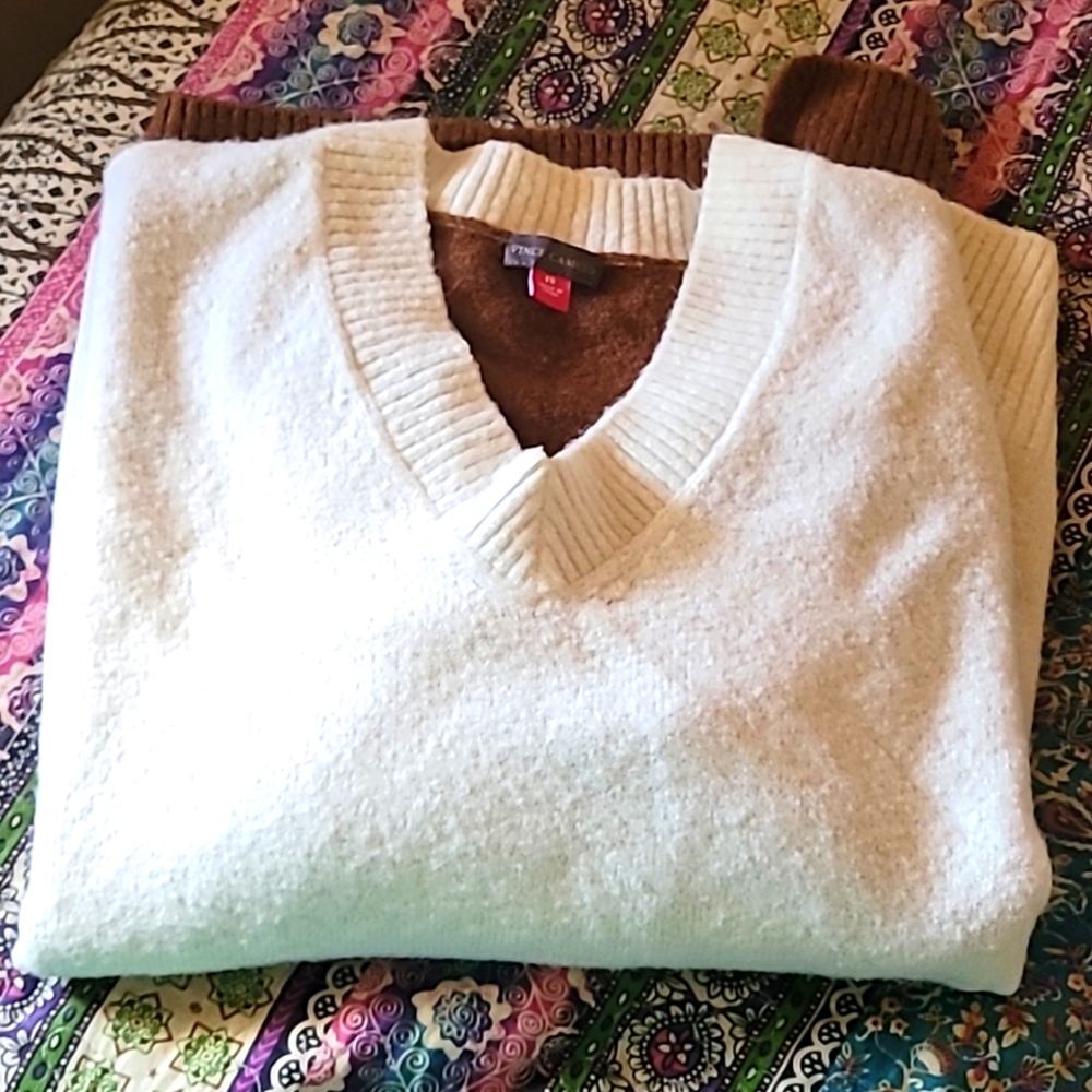 Vince Camuto color block sweater